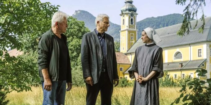 Ivo Batic (Miroslav Nemec, l) und Franz Leitmayr (Udo Wachtveitl) verhören Schwester Antonia (Maresi Riegner). Foto: Hendrik Heiden/BR/Roxy Film GmbH/dpa Ivo Batic (Miroslav Nemec, l) und Franz Leitmayr (Udo Wachtveitl) verhören Schwester Antonia (Maresi Riegner). Foto: Hendrik Heiden/BR/Roxy Film GmbH/dpa