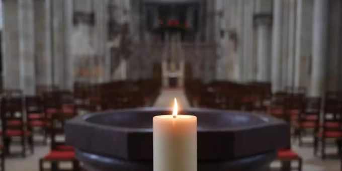 Magdeburger Dom: In Mecklenburg-Vorpommern sind Gottesdienst ganz ohne Zugangsbeschränkung («0G») verboten. Foto: Peter Gercke/dpa Magdeburger Dom: In Mecklenburg-Vorpommern sind Gottesdienst ganz ohne Zugangsbeschränkung («0G») verboten. Foto: Peter Gercke/dpa