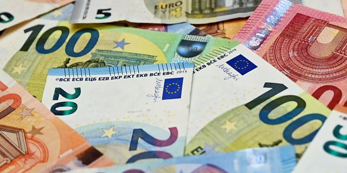 Die europäische Zentralbank (EZB) weicht noch nicht von ihrem Kurs ab - dies trotz steigender Inflation. (Symbolbild) Die europäische Zentralbank (EZB) weicht noch nicht von ihrem Kurs ab - dies trotz steigender Inflation. (Symbolbild)