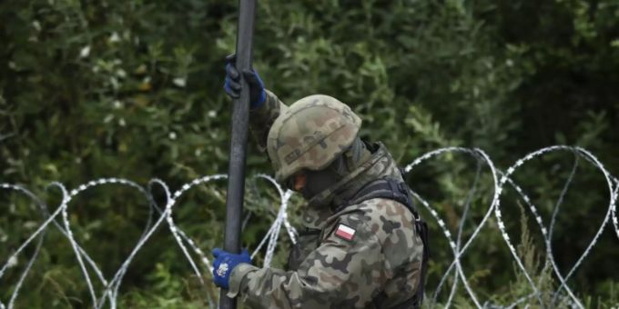 Polnischer Soldat an Grenze zu Belarus. (Archivbild) Belarus Grenze