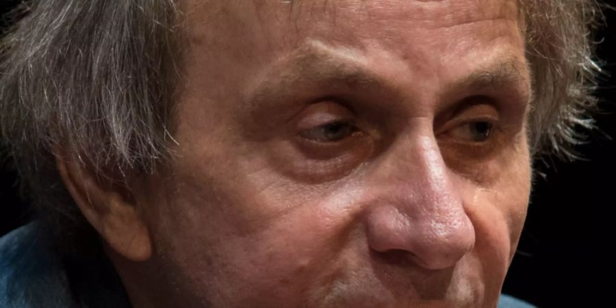 ARCHIV - Michel Houellebecq macht es spannend. Foto: Boris Roessler/dpa
