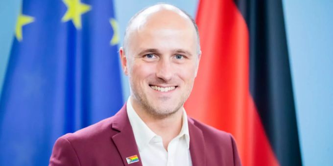Sven Lehmnann ist der neue Queer-Beauftragte des Bundesfamilienministeriums. lgbtq