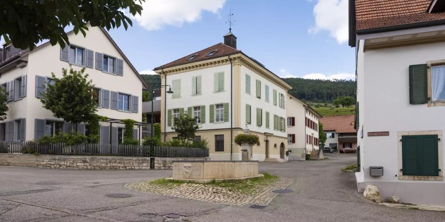 Die Gemeindeverwaltung Blauen an der Dorfstrasse.