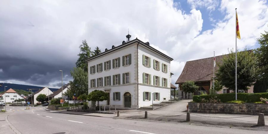 Der Kindergarten und das Gemeindehaus in Brislach.