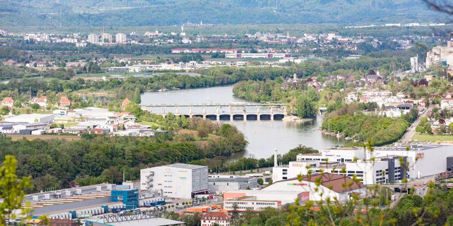 Das Kraftwerk Augst und der Rhein.