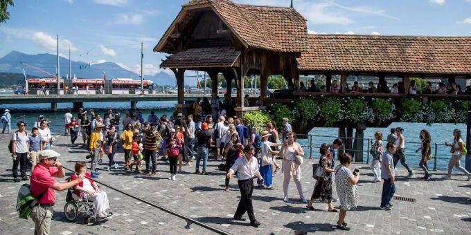 Touristen in Luzern – ein Bild, das seit Corona seltener geworden ist. luzern
