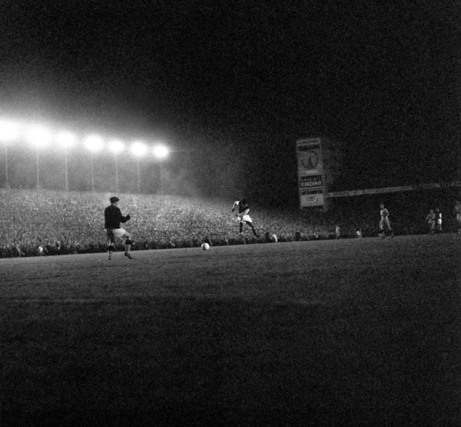 1959 spielt YB vor über 60'000 Zuschauern gegen Stade Reims.