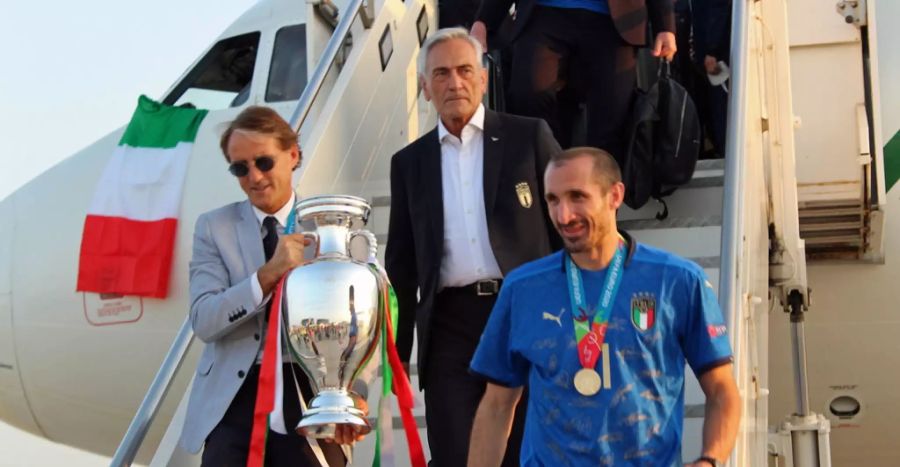 Im Sommer gewann Roberto Mancini (l.) mit Italien die Europameisterschaft.