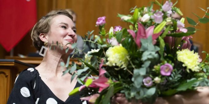Irène Kälin bei ihrer Wahl zur Nationalratspräsidentin. Irène Kälin