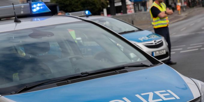 Einsatzfahrzeuge in Berlin: Das Tigerbaby befand sich in der Villa des bekannten arabischstämmigen Clans in Berlin-Neukölln. (Symbolbild) Villa Clan