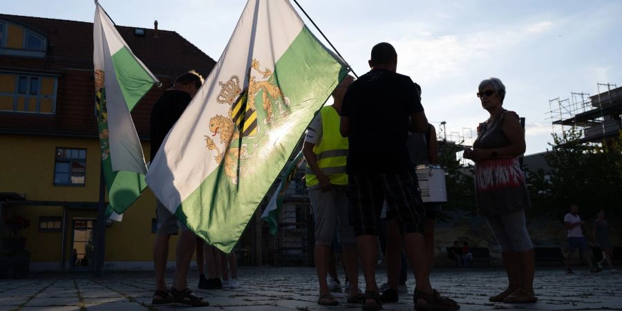 Akteure wie die rechtsextremen Freien Sachsen heizen derzeit im Netz die Stimmung an. Im Winter könnte sich die Wut auch auf der Strasse entladen, befürchtet der Sozialforscher Piotr Kocyba.