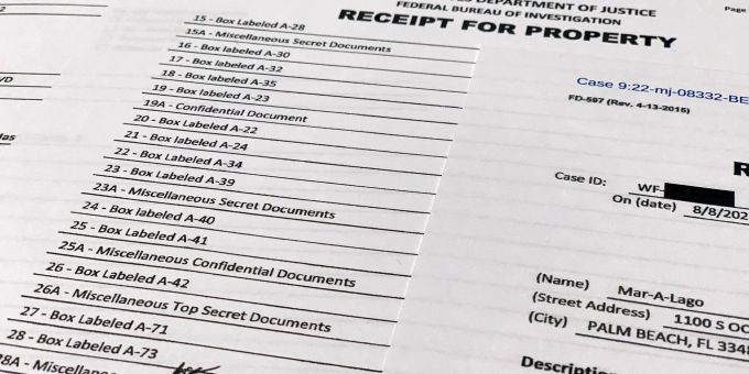 Die Liste der beschlagnahmten Gegenstände, die gemeinsam mit dem Durchsuchungsbefehl veröffentlicht wurde. Die Liste der beschlagnahmten Gegenstände, die gemeinsam mit dem Durchsuchungsbefehl veröffentlicht wurde.
