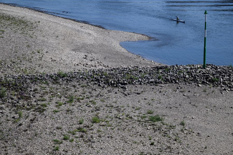 Niedriger Pegelstand im Rhein