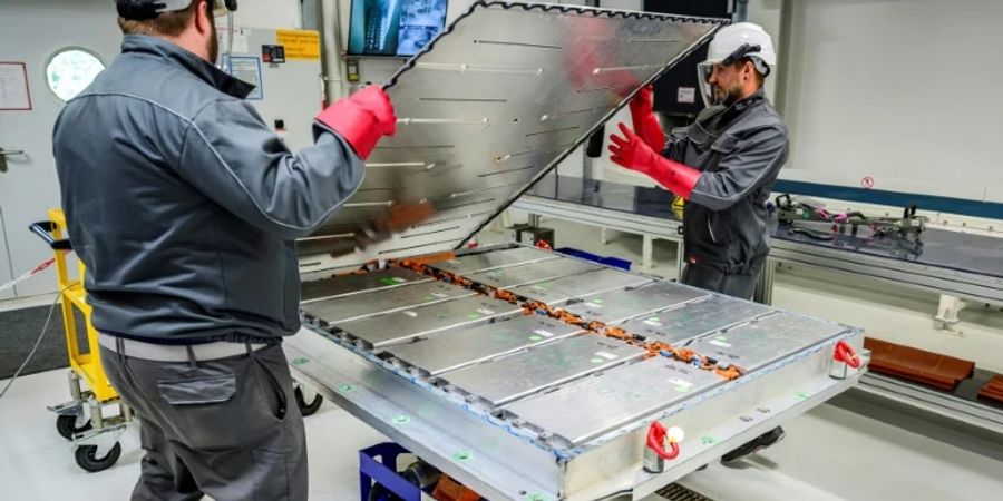 Mitarbeitende in VW-Werk in Salzgitter