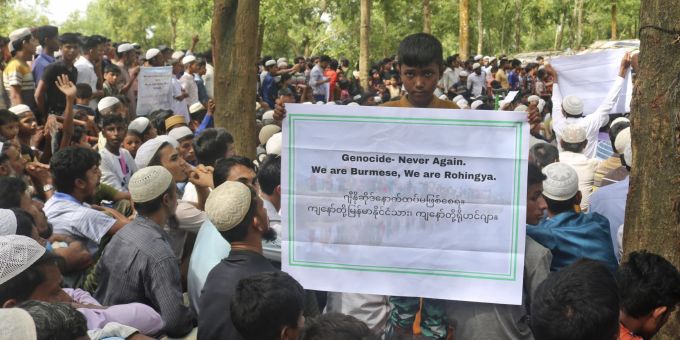 Rohingya-Flüchtlinge demonstrieren in Bangladesch wegen der Massaker in Myanmar (Birma). Rohingya, Myanmar (Birma) Massaker