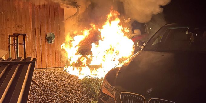 Uznach SG: Lieferwagen in Brand. Uznach SG