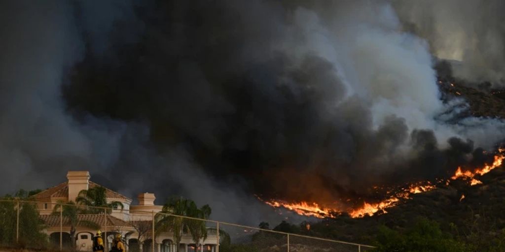 Forest fires close to Los Angeles are spreading quickly