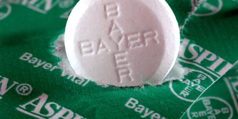 Das Pharmaunternehmen Bayer, das etwa das Schmerzmittel Aspirin im Sortiment hat, will künftig deutlich mehr Arzneimittel in die klinische Phase bringen. (Symbolbild)