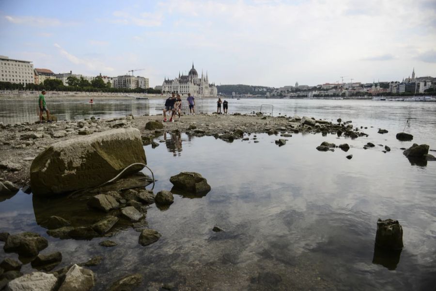 Auch an der Donau ist der Wasserpegel tief.