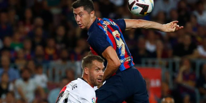 Robert Lewandowski bliebt bei seinem Debüt für den FC Barcelona ohne Treffer. lewandowski barça