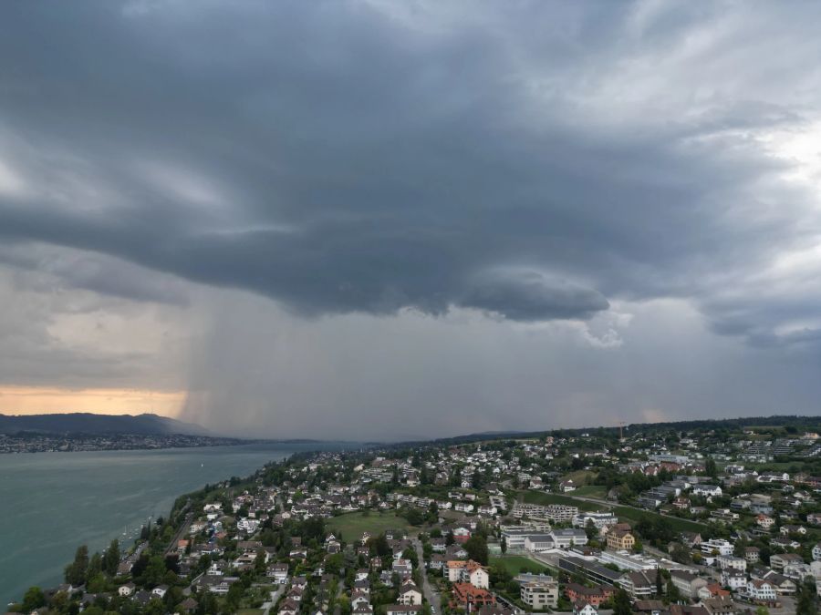 Die Gewitterfront über Zürich.