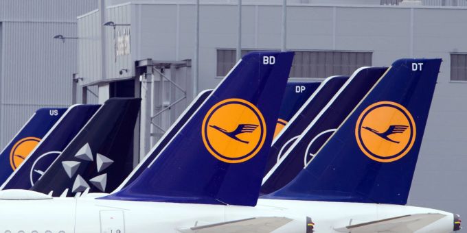 Nach den Tarifgesprächen mit dem Bodenpersonal gehen für die Lufthansa nun auch die Verhandlungen mit den Piloten in eine heisse Phase. Nach den Tarifgesprächen mit dem Bodenpersonal gehen für die Lufthansa nun auch die Verhandlungen mit den Piloten in eine heisse Phase.