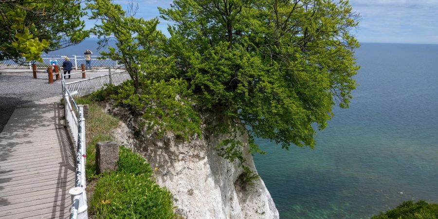 Der Königsstuhl im Nationalpark Jasmund auf der Insel Rügen gehört zu den berühmtesten Touristenattraktionen in Deutschland. Am 25. September soll der Aussichtspunkt auf dem 118 Meter hohen Felsen schliessen.
