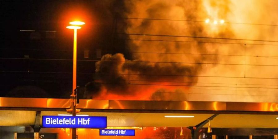 Im Bielefelder Hauptbahnhof brach in der Nacht ein Feuer aus. Foto: Christian Mathiesen