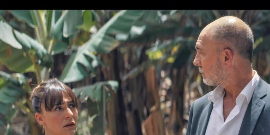 Für die Einheimischen ist Pilars Vater Antonio Diaz (Dario Grandinetti) der Schuldige. Die Richterin Candela (Candela Pena) übernimmt die Ermittlungen. Foto: Atlantique Productions/ARTE France