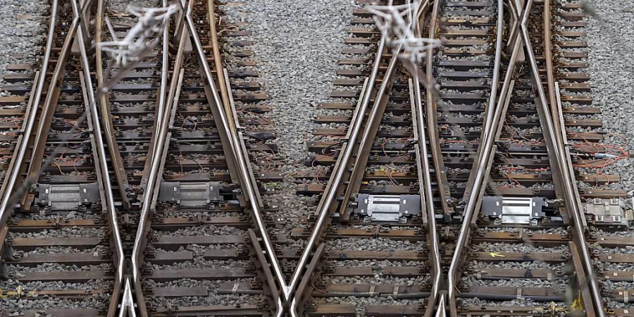 Bei La Plaine im Kanton Genf hatten die SBB am Wochenende mit wegen der Hitze verformten Schienen zu kämpfen. Die Störung wurde inzwischen behoben. (Symbolbild)