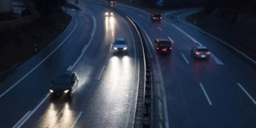 Auto entwendet und mit Leitplanke kollidiert