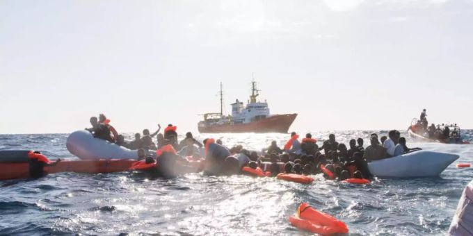 Sichere und legale Fluchtwege statt lebensgefährliche Überfahrten in ungeeigneten Booten sind das Motto des Nationalen Flüchtlingstags in der Schweiz. Flüchtling