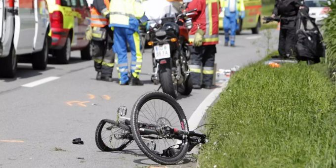 Beide Fahrer wurden bei dem Unfall verletzt.