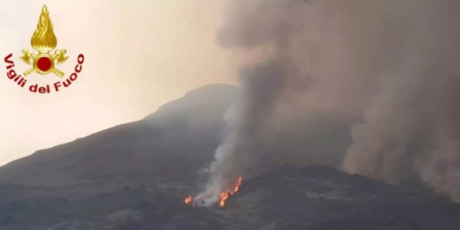 Rauchwolken über dem italienischen Vulkan Stromboli