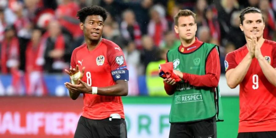 Die Bundesliga-Legionäre David Alaba (l-r), Louis Schaub und Marcel Sabitzer feiern Österreichs 6:0 gegen Lettland. Foto: Barbara Gindl/APA