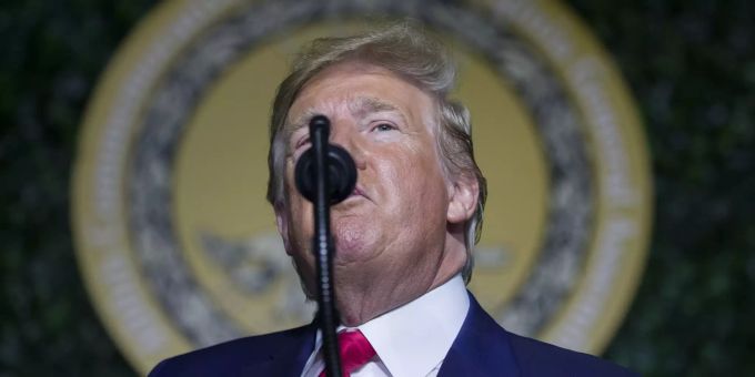 US-Präsident Donald Trump spricht an einem Event in Jamestown, Virginia. Donald Trump Rassismus