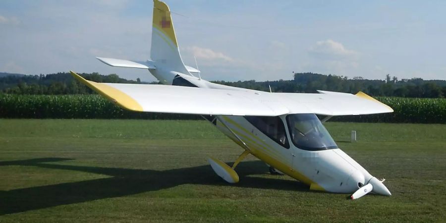 Landung auf dem Flugplatz in Sitterdorf TG schief gegangen: Der Pilot und eine Insassin hatten Glück.