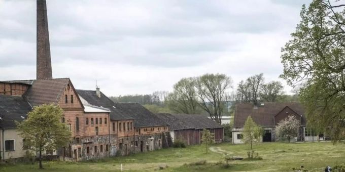 Auf Hof Prädikow haben Kreative viel Platz und Ruhe, um ihre Projekte zu verwirklichen. Foto: Peter Ulrich/Hof Prädikow Auf Hof Prädikow haben Kreative viel Platz und Ruhe, um ihre Projekte zu verwirklichen. Foto: Peter Ulrich/Hof Prädikow