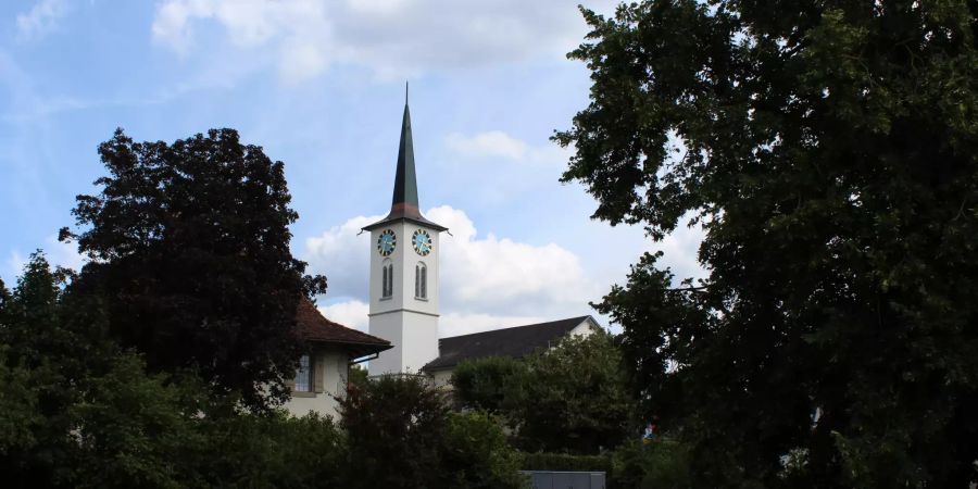 Der Kirchturm in Diessbach b. Büren.