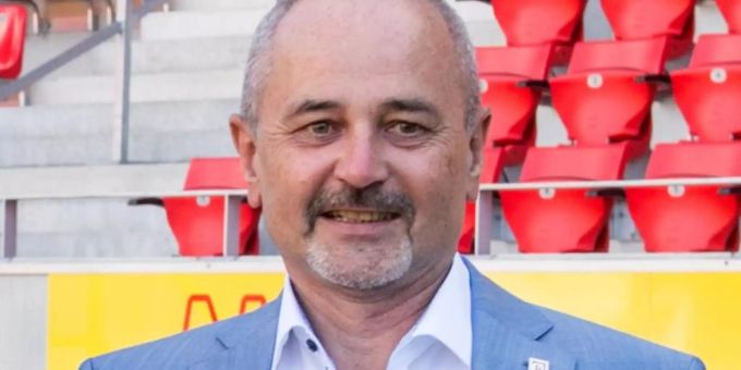 Vorstandschef Hans Rothammer wird auf einer Pressekonferenz den neuen Regensburg-Trainer vorstellen. Foto: Armin Weigel Vorstandschef Hans Rothammer wird auf einer Pressekonferenz den neuen Regensburg-Trainer vorstellen. Foto: Armin Weigel