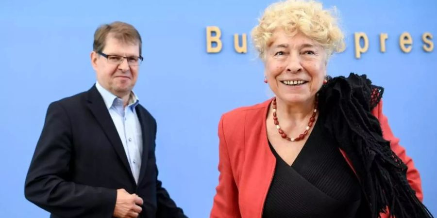 Die Politikwissenschaftlerin Gesine Schwan und Ralf Stegner, Vorsitzender der SPD-Fraktion in Schleswig-Holstein, kandidieren gemeinsam. Foto: Britta Pedersen