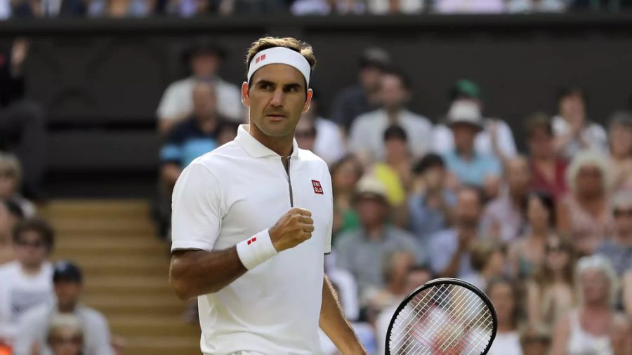 Roger Federer beim Tennisspielen.