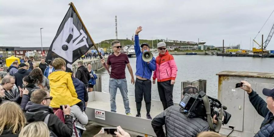 Die Hip-Hop-Band Fettes Brot auf Helgoland: Martin Vandreier alias Doktor Renz (l-r), Björn Warns alias Björn Beton und Boris Lauterbach alias König Boris. Foto: Axel Heimken