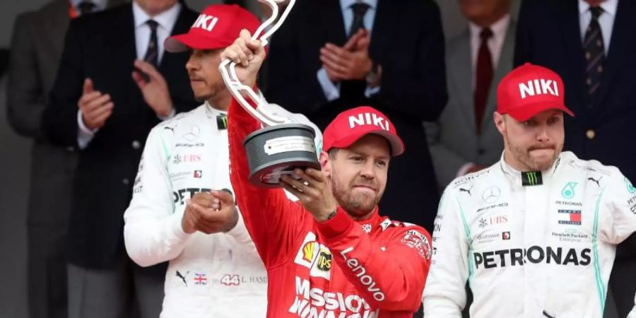 Ferrari-Pilot Sebastian Vettel (M.) konnte sich über seine beste Saisonplatzierung freuen. Foto: David Davies/PA Wire