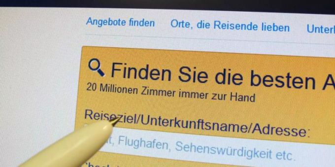 Booking.com darf Hotels verbieten, ihre Zimmer auf der eigenen Internetseite billiger anzubieten als über das Portal. Foto: Wolfram Steinberg Booking.com darf Hotels verbieten, ihre Zimmer auf der eigenen Internetseite billiger anzubieten als über das Portal. Foto: Wolfram Steinberg