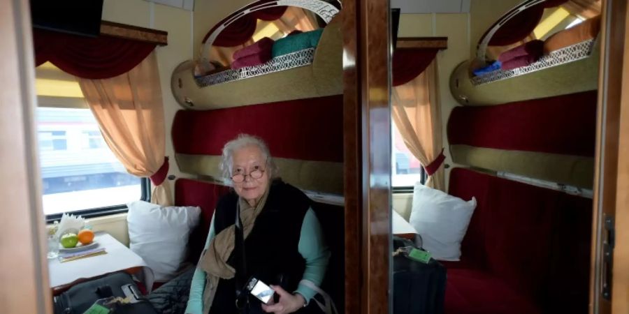 Gertruda Cless im Schlafwagen des Sonderzugs