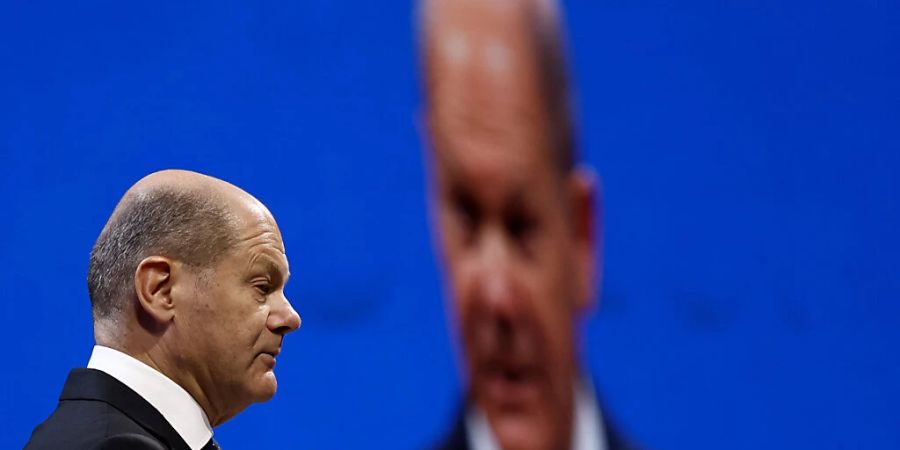 Der deutsche Bundeskanzler Olaf Scholz will den Streit um die weitere Nutzung von Atomkraftwerken rasch beilegen. Foto: Carsten Koall/dpa