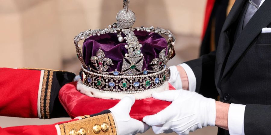 König Charles III. will angeblich einen deutlich kleineren Rahmen für seine Krönung als noch für seine Mutter vor 70 Jahren.