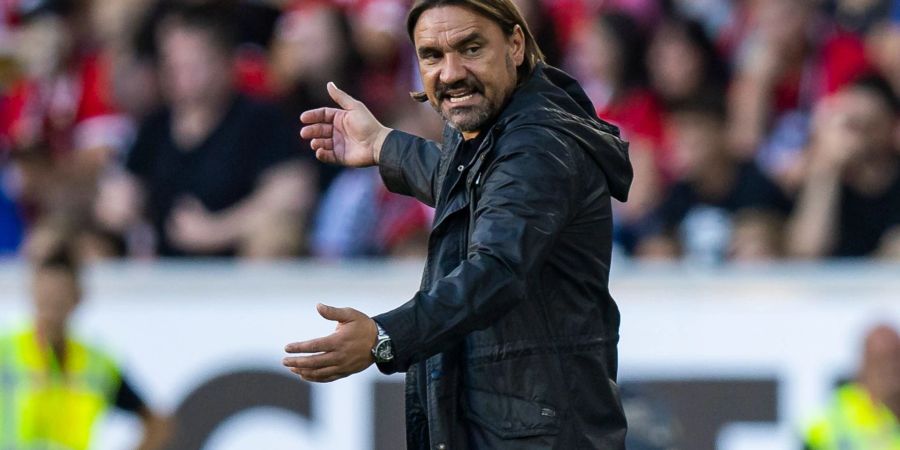 Gladbachs Trainer Daniel Farke gestikuliert.