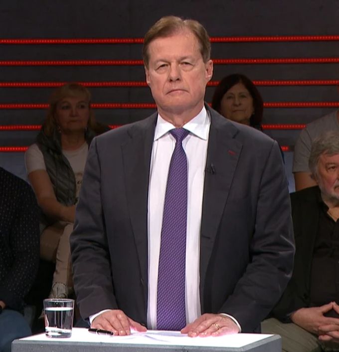 Stephan Rietiker von ProSchweiz findet, in der Beziehung der Schweiz mit der EU müsse nichts getan werden. Arena
